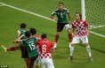 /album/galeria-mexico-croacia/a1403559322186-lc-galleryimage-mexico-s-defender-and-cap-jpg/